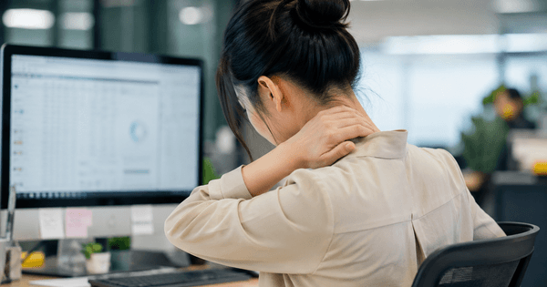 Khi khớp vai bị khóa âm thầm: Cảnh giác viêm quanh khớp vai